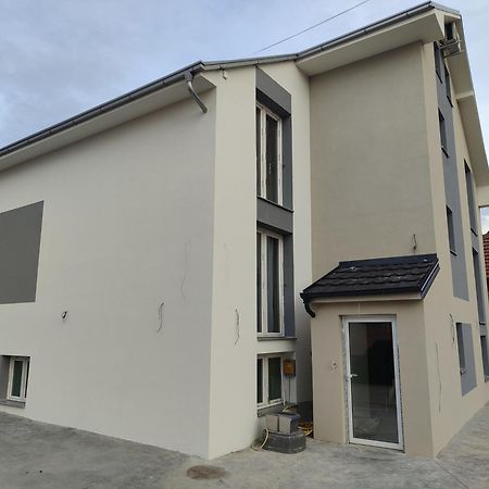 Ni Apartmani Hub מראה חיצוני תמונה